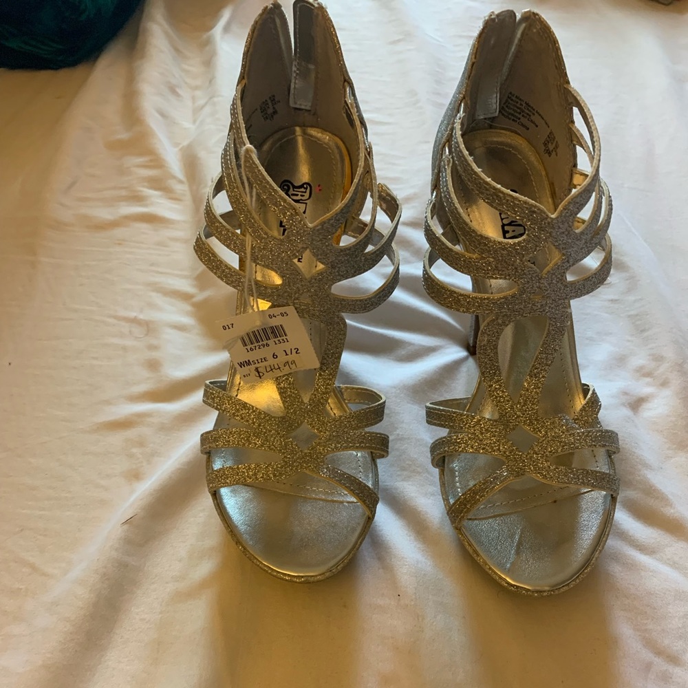 Straps silver glitter heel